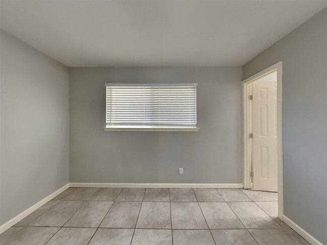 Building Photo - 3 BR/2BA | Renovated Single Family Home |  | 2-Car Covered Parking | Gated backyard!