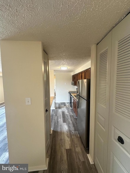 Building Photo - 550 Heather Ridge Dr