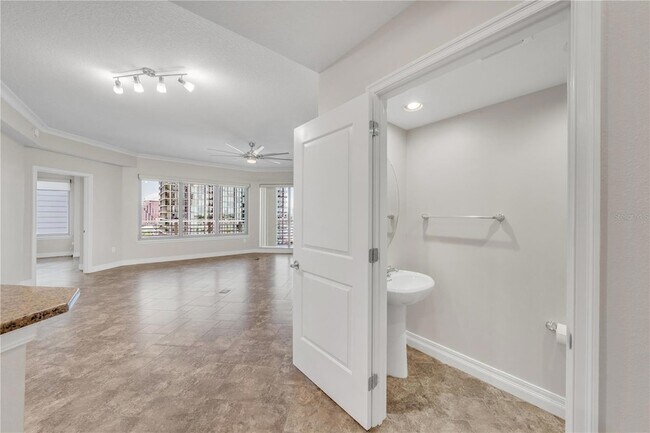 Building Photo - 449 S 12th St