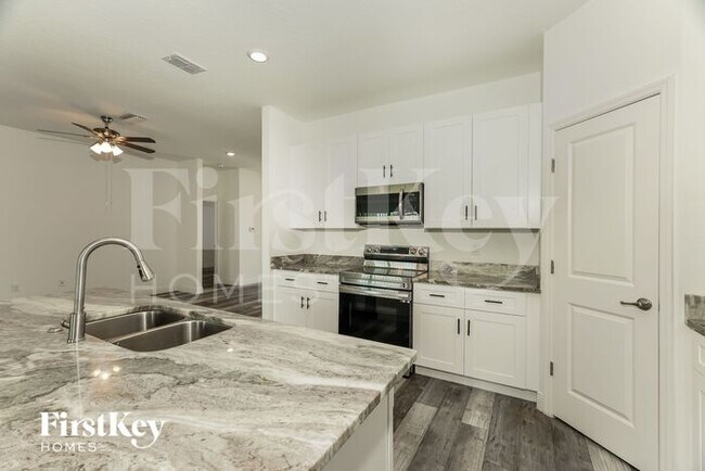 Building Photo - 301 Cimarron Ct