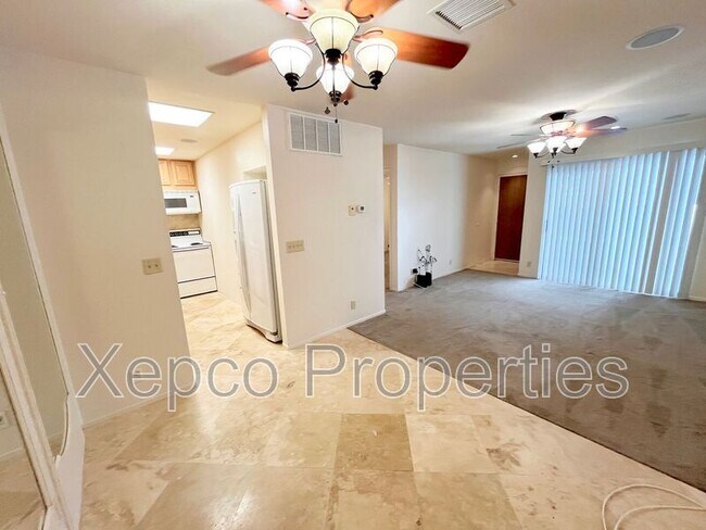 Building Photo - 420 N Villa Ct