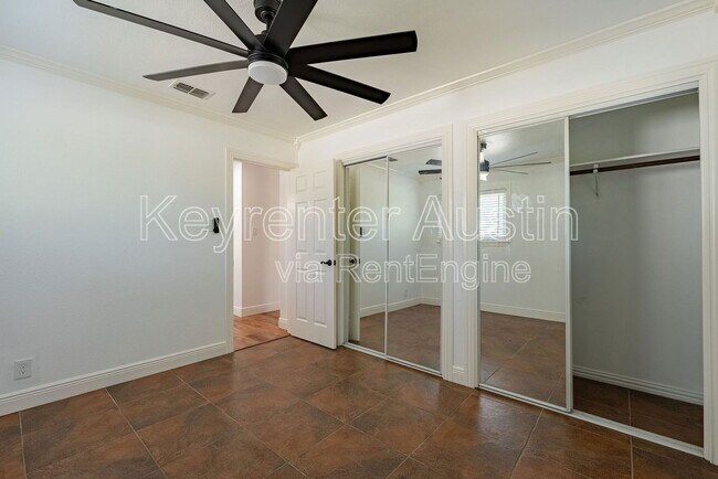 Building Photo - 902 Speer Ln