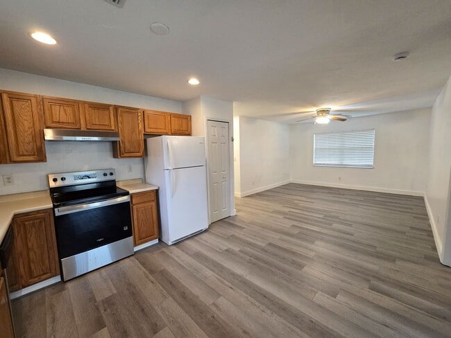 Building Photo - 2 Bedroom 2 Bath w Bonus Room