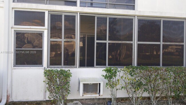 Building Photo - 134 Windsor G