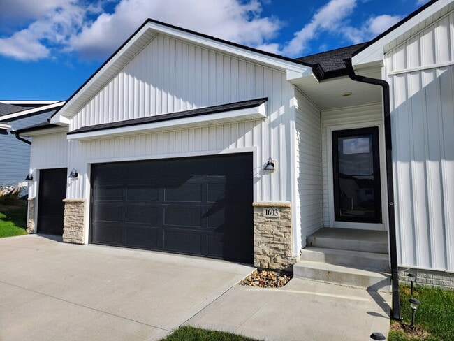 Building Photo - 1603 Red Cedar Ln