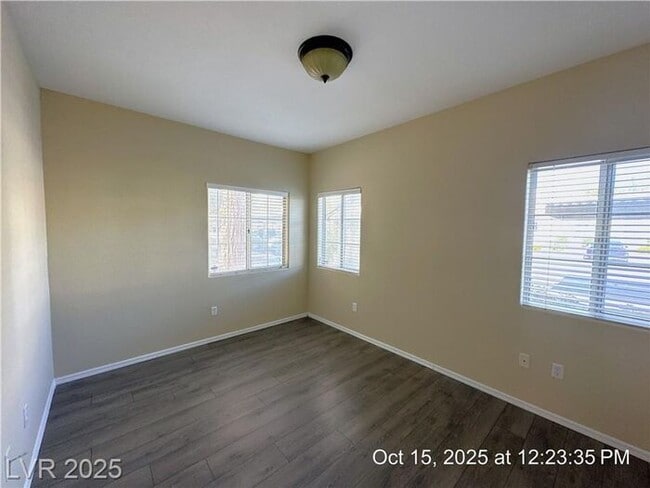 Building Photo - Fantastic Southwest first-floor unit in a ...