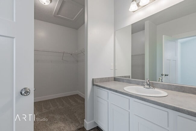 Building Photo - Top-Floor South-Facing Condo in Quail Hill...