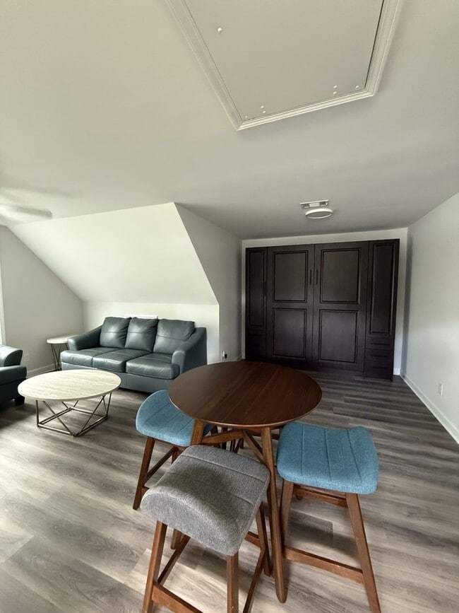 Building Photo - STUDIO APARTMENT PRE-LEASING FOR AUGUST 2026!