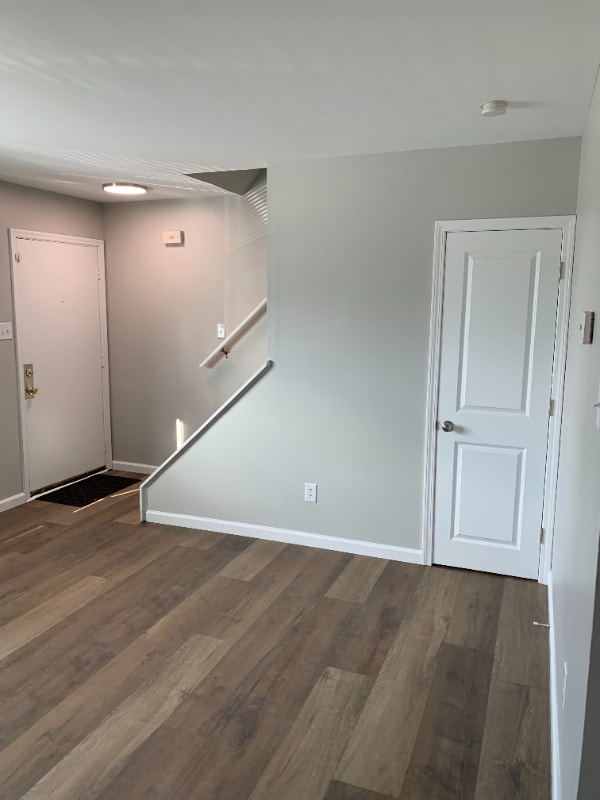 Building Photo - 2 W Academy Dr