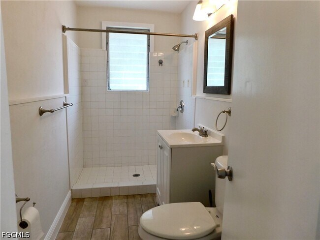 Building Photo - 287 Poe Ave