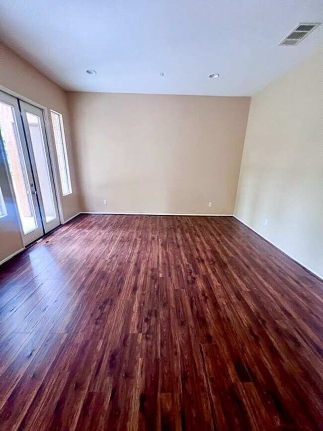 Building Photo - 5 bedroom Winchester home with a 3 car garage for LEASE!