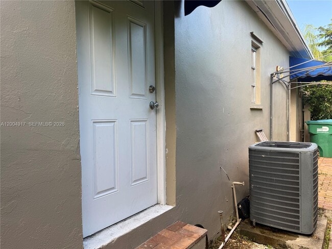 Building Photo - 3030 SW 57th Ave