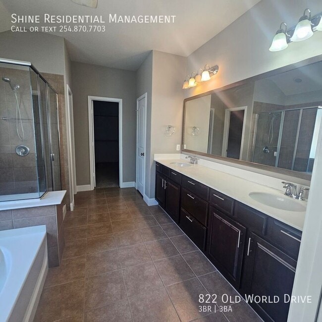 Building Photo - 822 Old World Dr