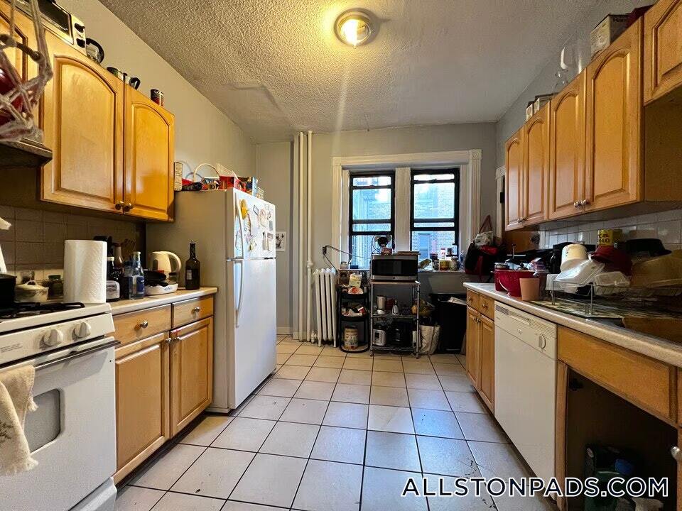 Building Photo - 18 Glenville Ave