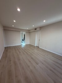 Building Photo - 1134 E Doran St