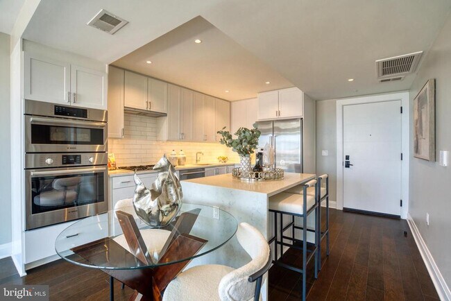 Building Photo - 925 N Fairfax St