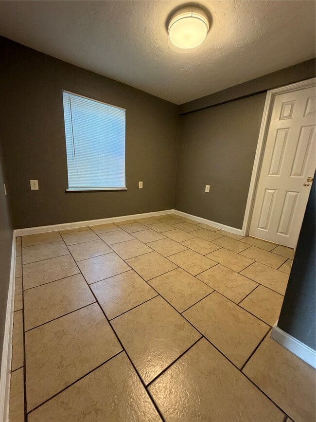 Building Photo - 4505 Avenue K