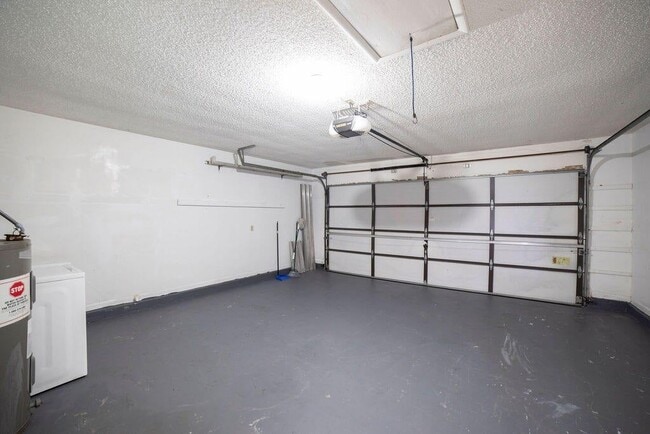 Building Photo - 612 SW Stillman Ave