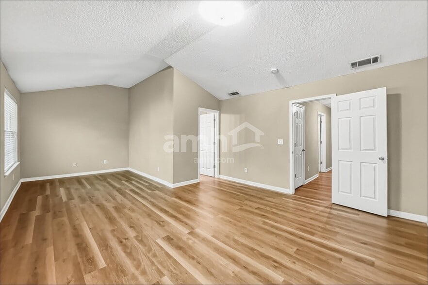 Building Photo - 369 Hidden Creek Ln