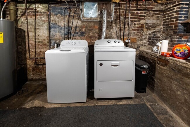 Building Photo - 408 W Illinois St