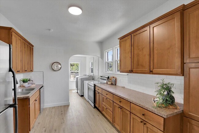 Building Photo - Updated Single Family home for Rent! - 4 Bedroom, 1.5 Bathroom Located in Spokane!