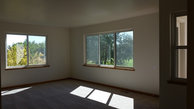 Building Photo - Condo for Rent