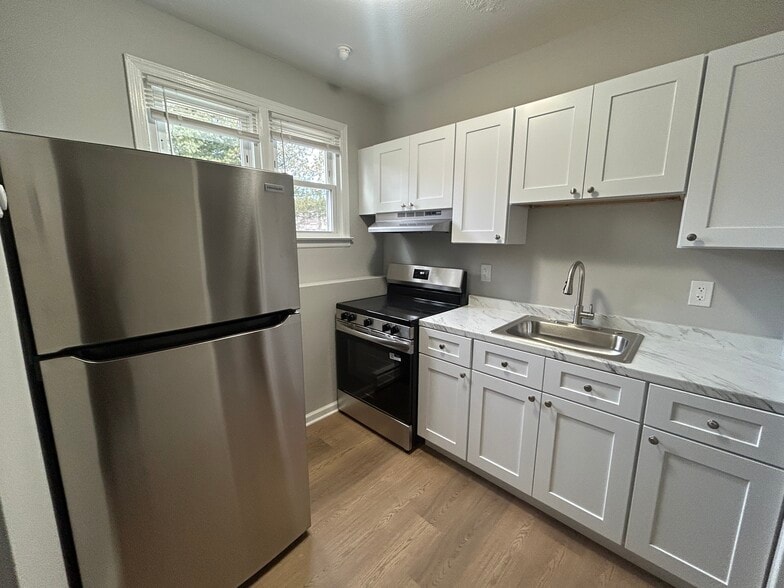 Building Photo - 693 Washington St