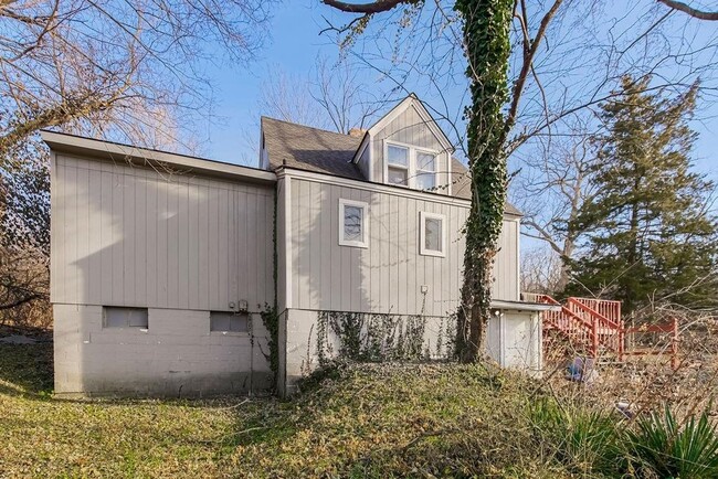 Building Photo - COMING SOON!! Northland 3 Bed 2 Bath!!