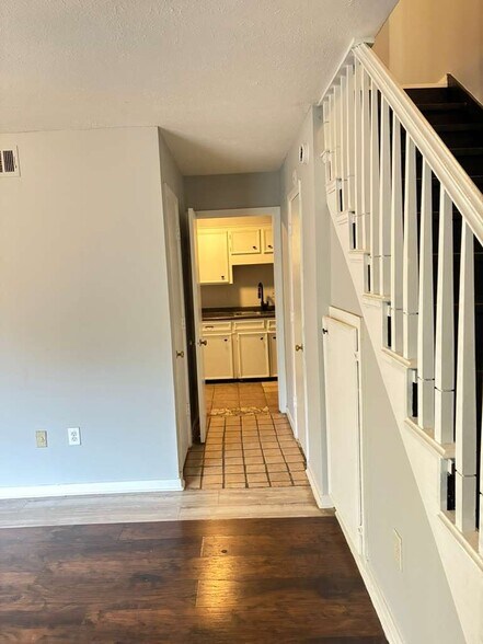 Building Photo - 560 Woodland Hills Pl