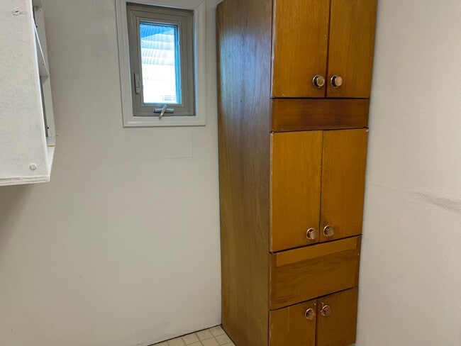 Building Photo - Nice Nob Hill Location with 3 Bedrooms