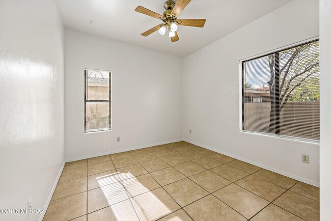 Building Photo - 1317 N Howard Blvd