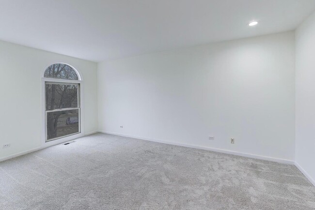 Building Photo - 325 N Water St