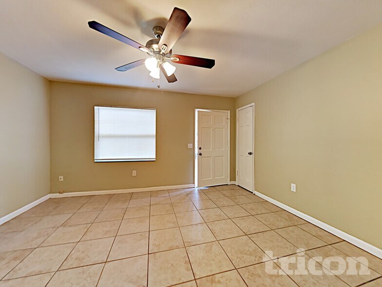 Building Photo - 1218 Windsor Cir