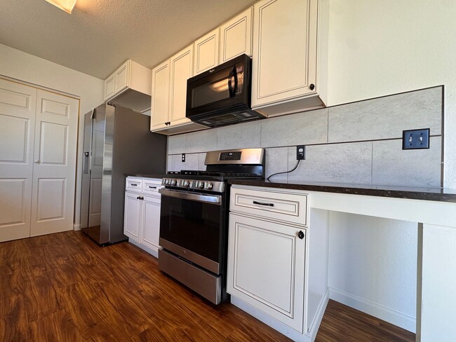 Building Photo - 695 Cameron Way