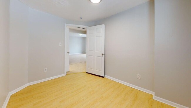 Building Photo - 3130 W 30th St