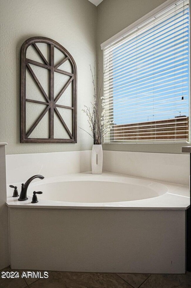 Building Photo - 9422 W Donald Dr