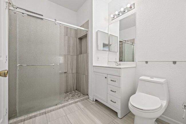 Building Photo - 5513 Legacy Crescent Pl
