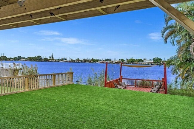 Building Photo - Beautiful 3-Bedroom, 2-Bath Villa with Lak...