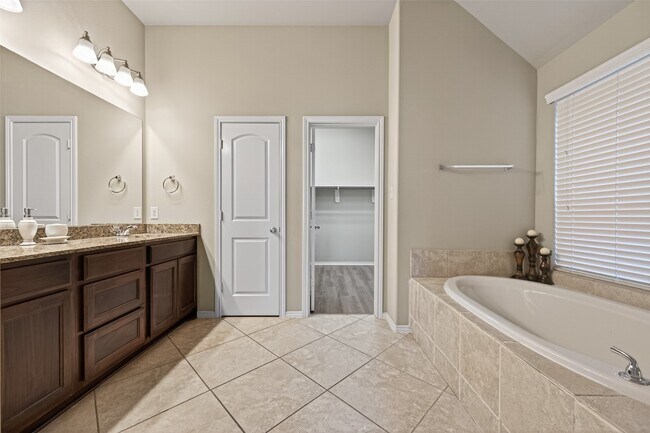 Building Photo - 11515 Elizabeth Brook Dr