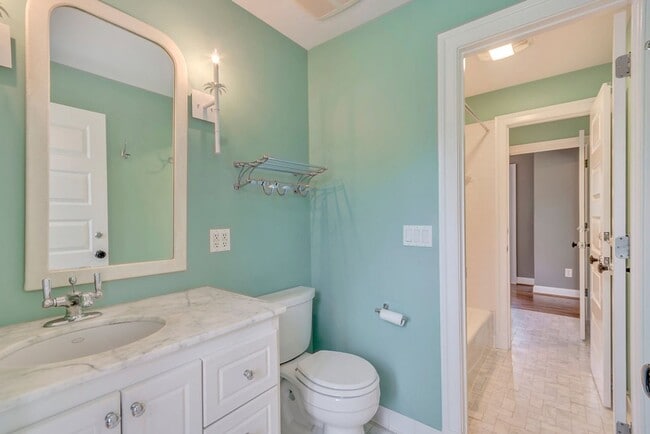 Building Photo - 2 Bedroom House with Attached Garage in Earlysville