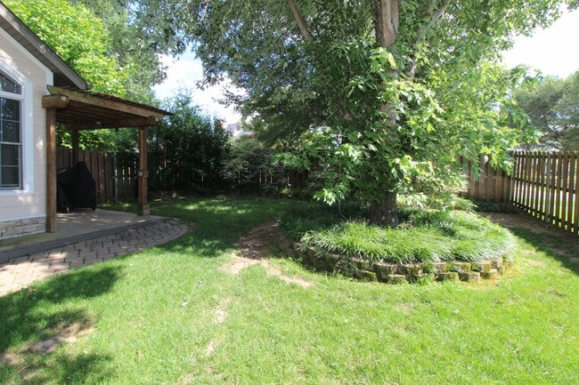 Building Photo - 1401 NE Dysart Woods Ln