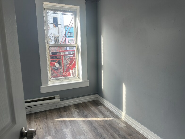 Building Photo - 129 3rd St