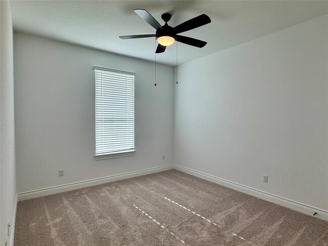 Building Photo - 1301 White Daisy Ln