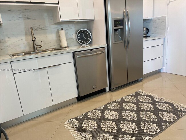 Building Photo - 3801 Ocean Dr