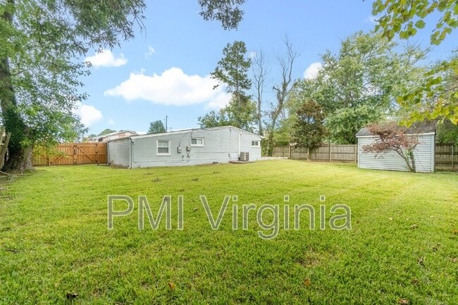 Building Photo - 1021 Mineola Dr