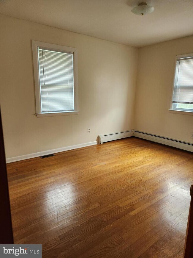 Building Photo - 12426 Legore Rd