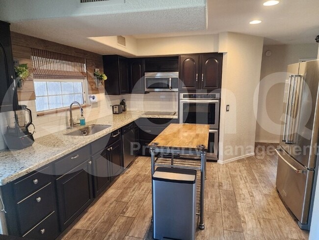 Primary Photo - 420 S Meadows Dr