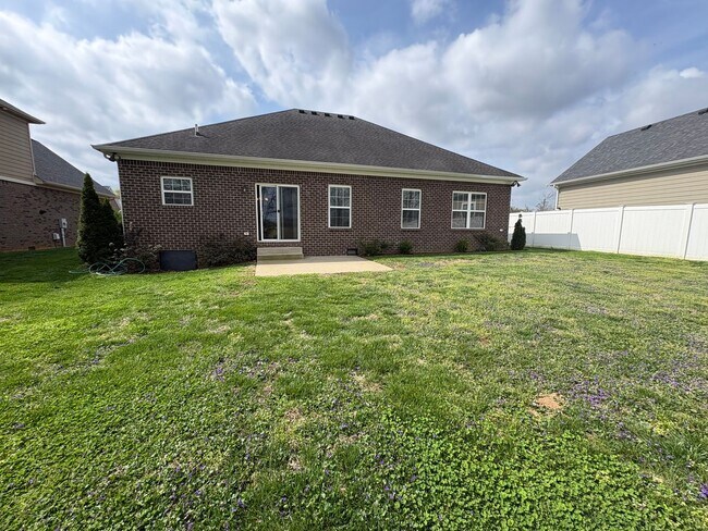 Building Photo - 3020 Equestrian Ct