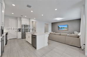 Building Photo - 1033 Eucalyptus Dr