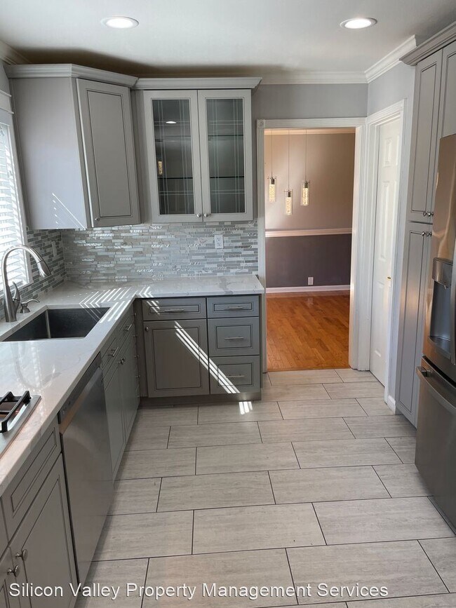 Building Photo - 5 br, 3 bath House - 955 Marlinton Ct